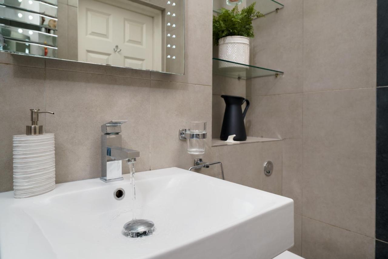 2 Bedr, 3 Beds, 1 Bath Thames, Trafalgar Sq 런던 외부 사진