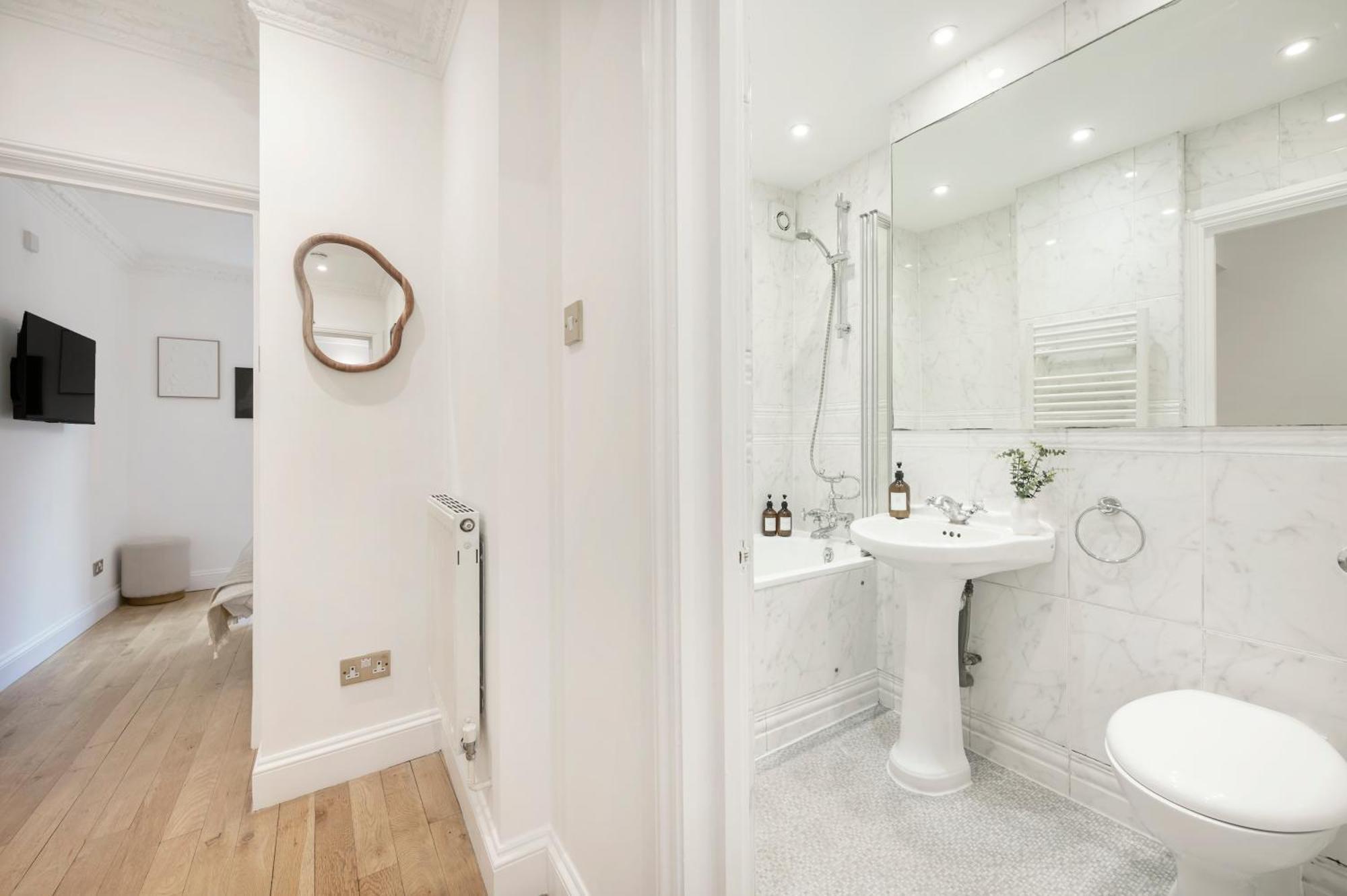 2 Bedr, 3 Beds, 1 Bath Thames, Trafalgar Sq 런던 외부 사진